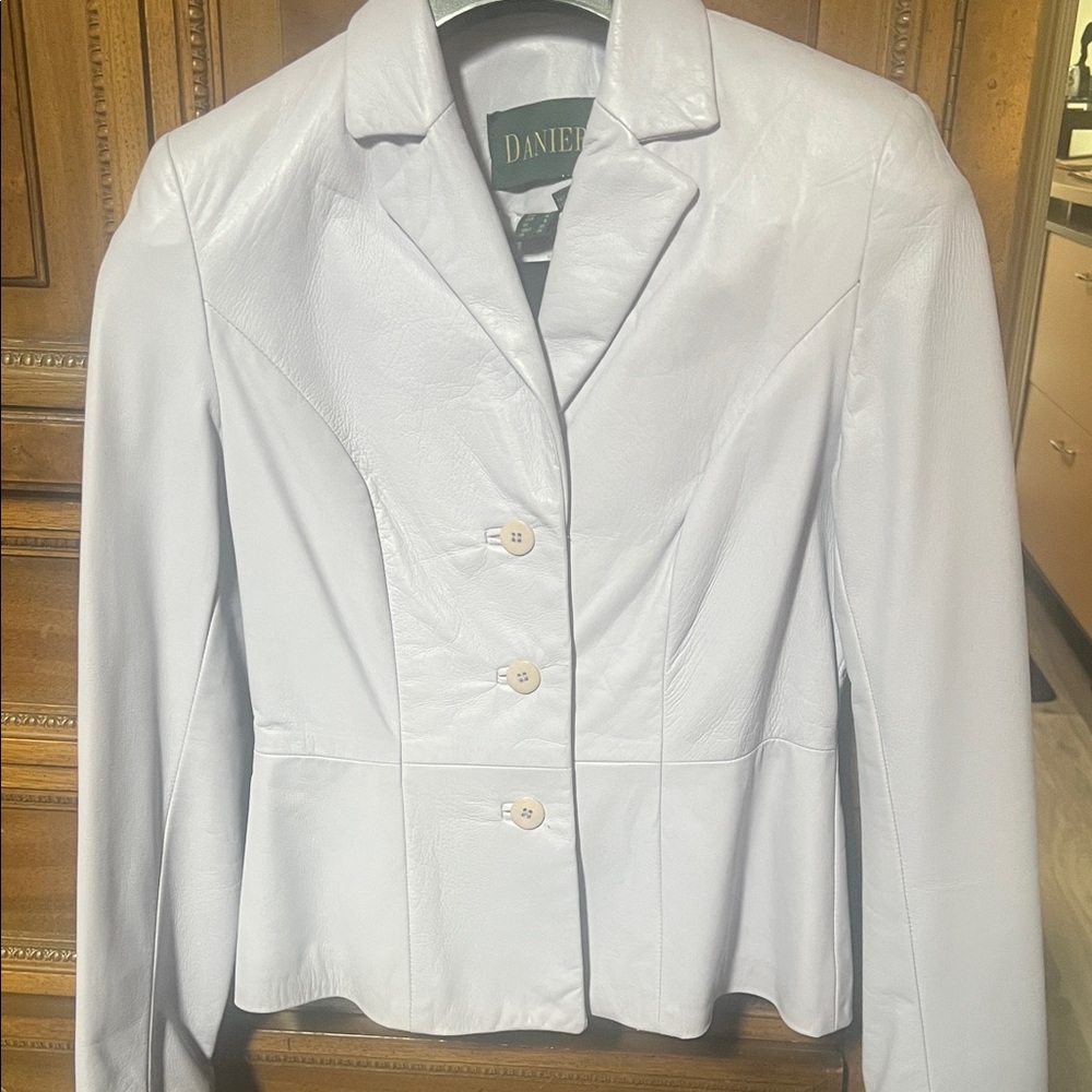 Danier light purple  Leather Button-Front Women's Jacket great condition